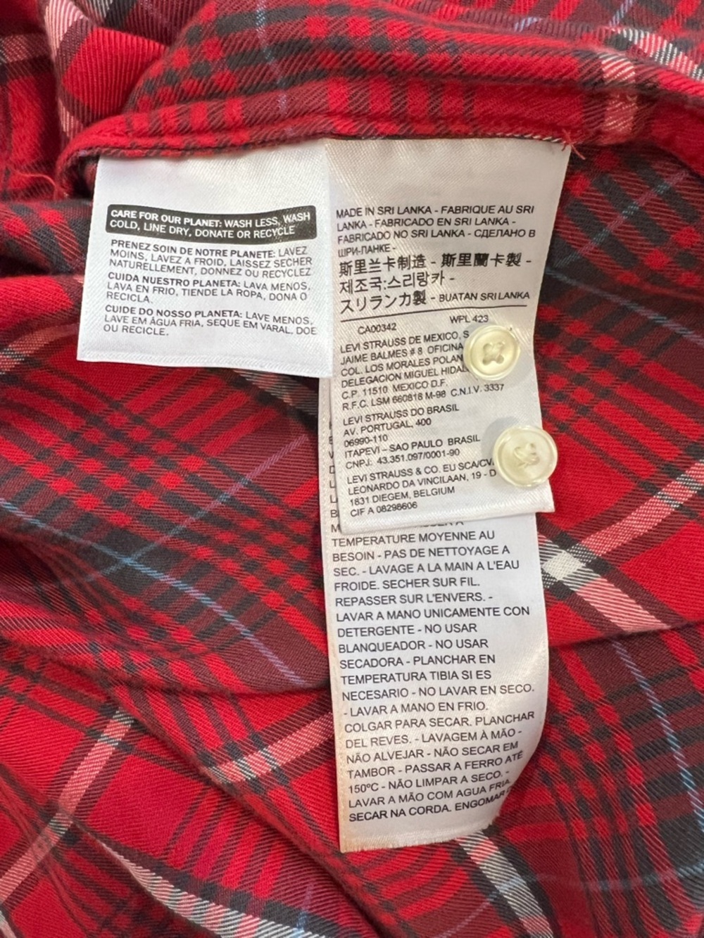 Levi’s Red Plaid Viscose High Low Blouse Size Large Lightweight Button Front - Picture 6 of 10